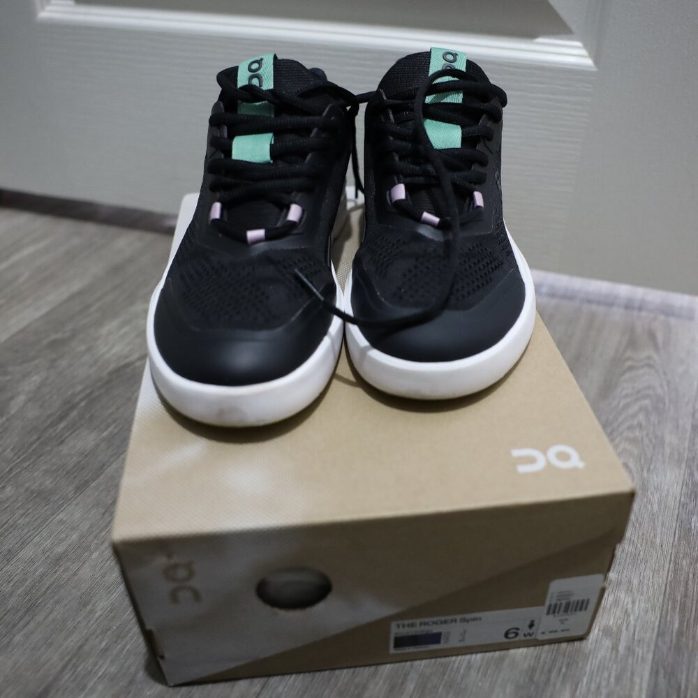 Women's On Cloud-The Roger Sneakers
